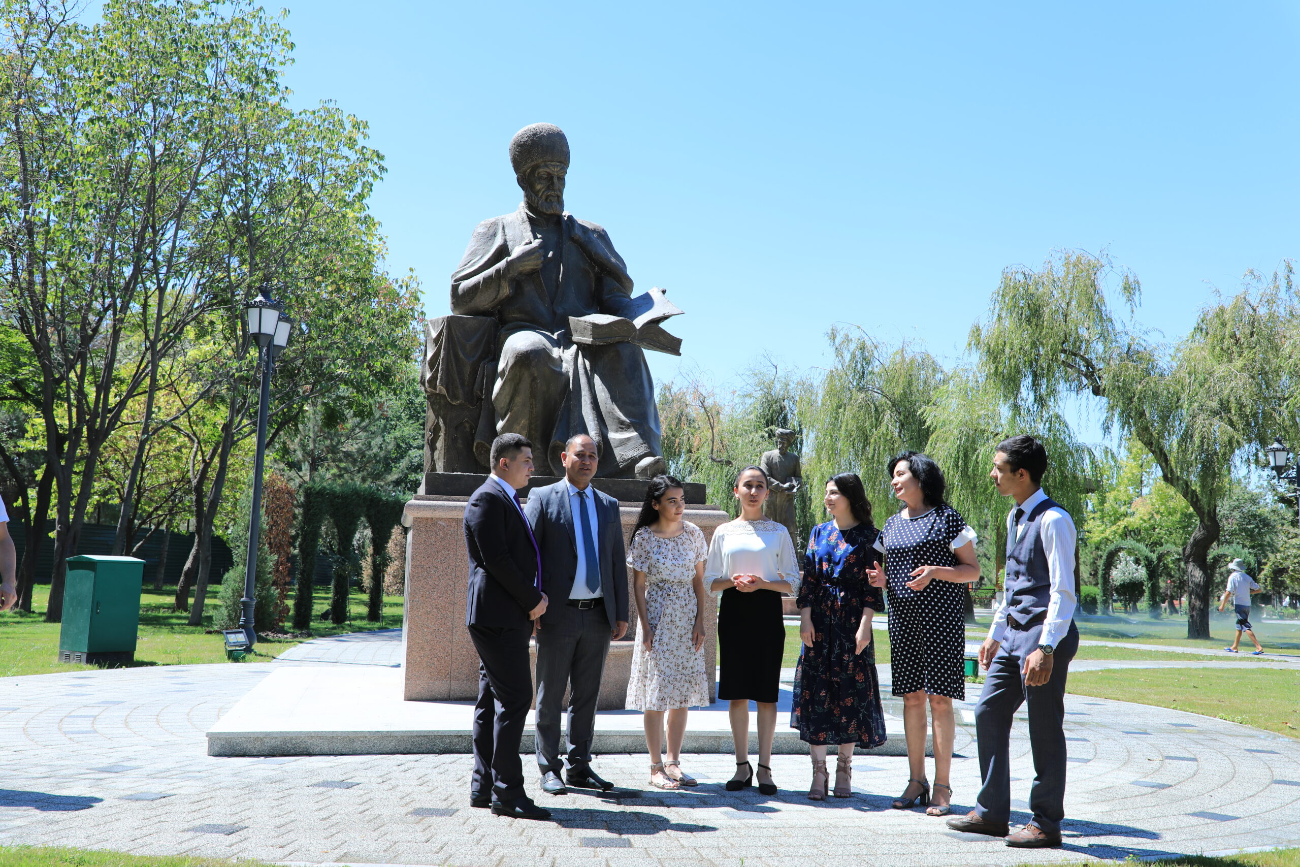 So‘z yangraydi satrlarda, satrlarning orasida…